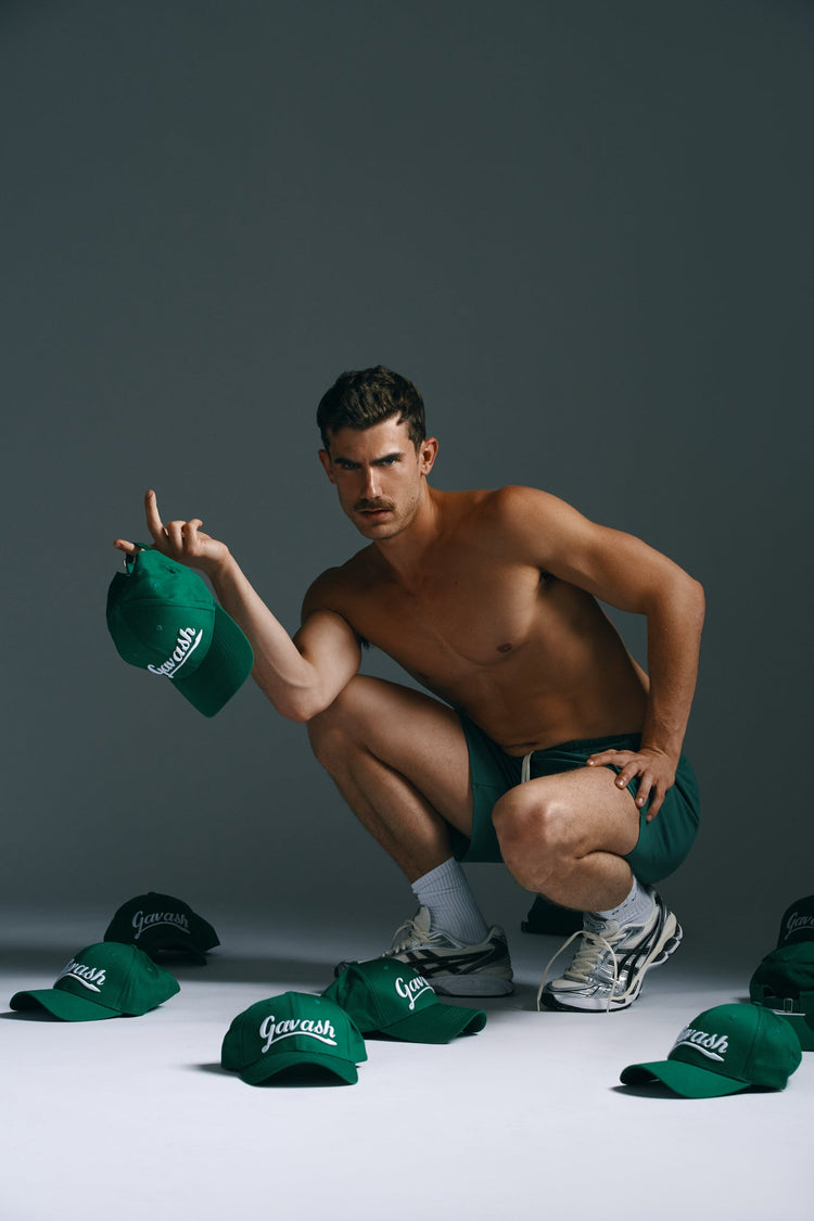 Gorra deportiva y streetwear para hombre, estilo urbano, colección GAVASH.